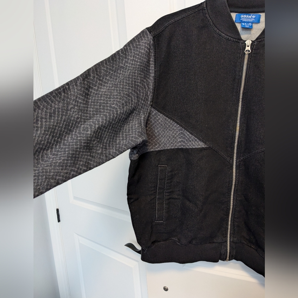 Adidas Men's unisex Black and Gray denim look jacket, XL - Picture 2 of 10